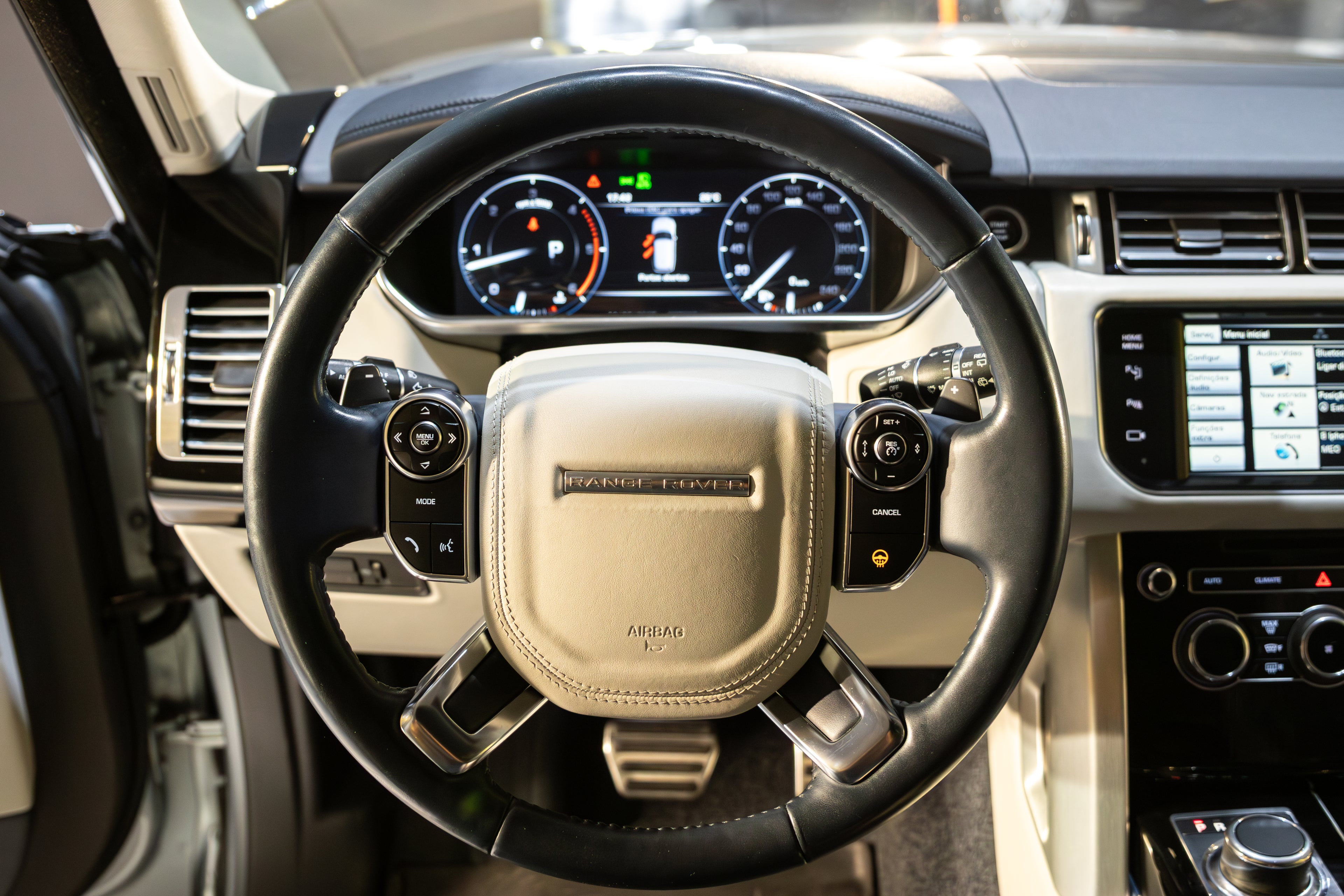 Range Rover Vogue SDv8